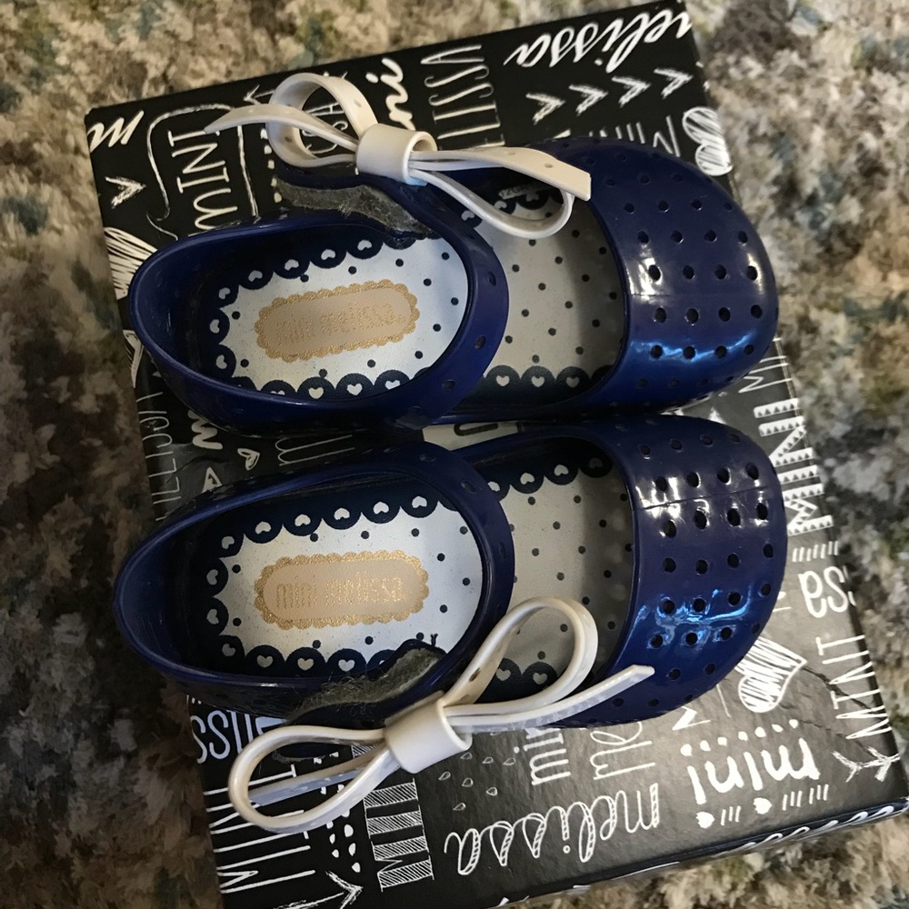 Mini Melissa Furadinha size 5. EUC